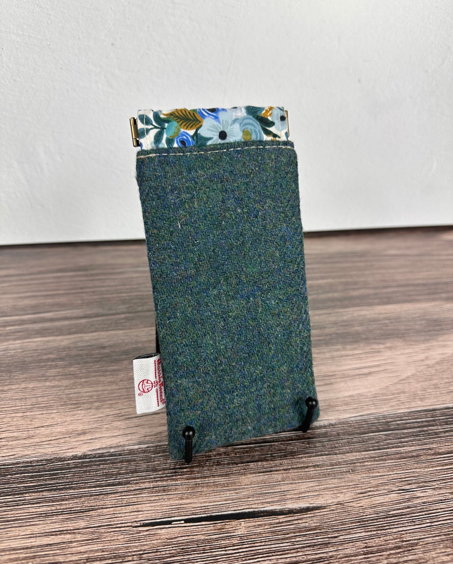 Harris Tweed® Skipjack Case
