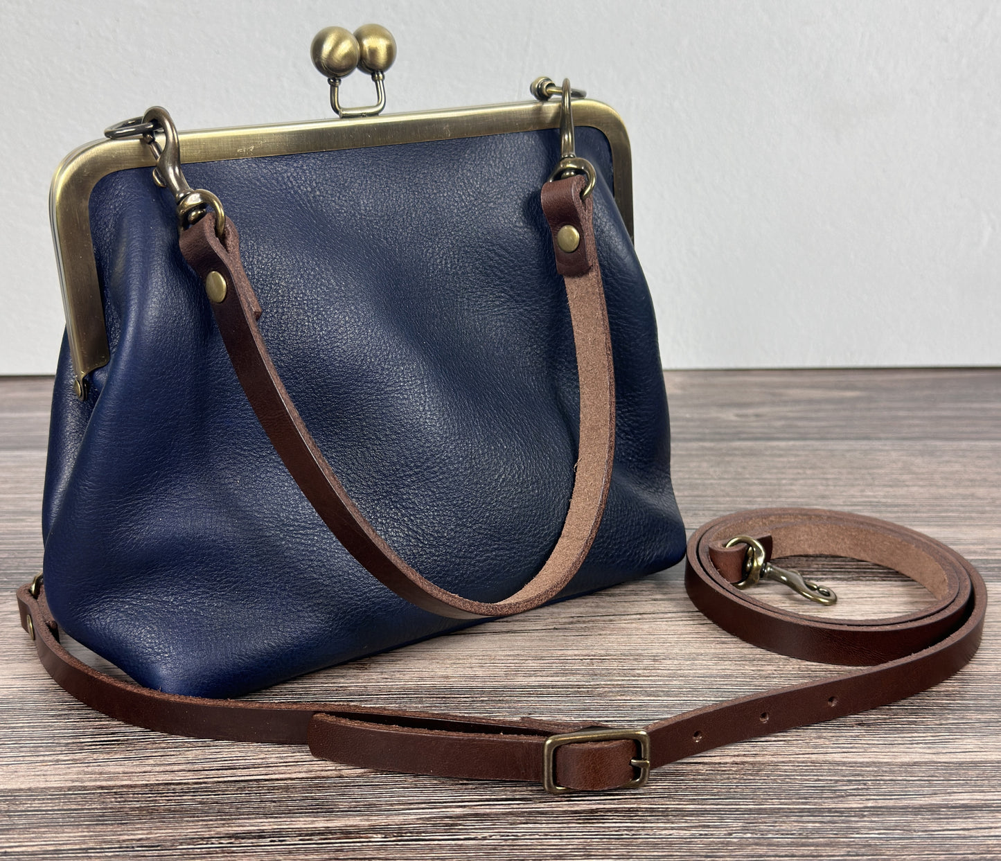 Leather Princess Anne Kiss Lock Purse