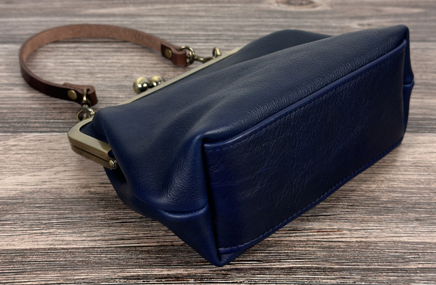 Leather Princess Anne Kiss Lock Purse