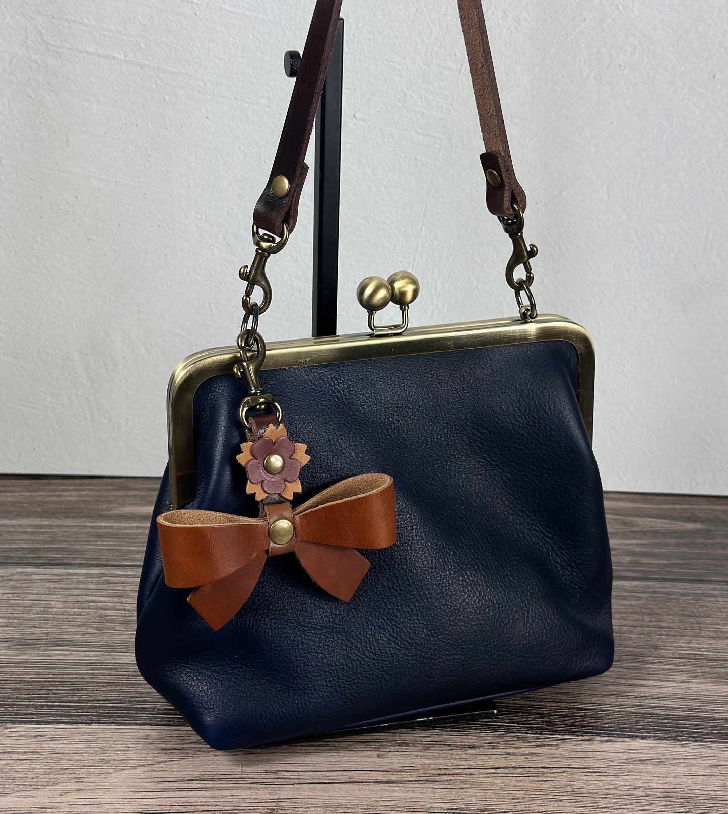 Leather Princess Anne Kiss Lock Purse