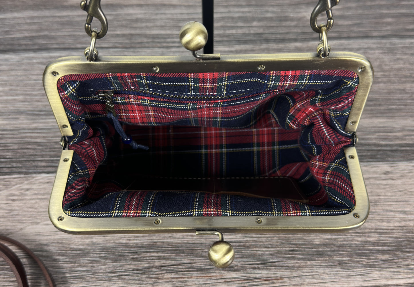 Leather Princess Anne Kiss Lock Purse