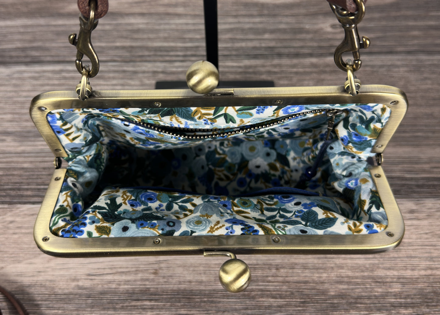 Leather Princess Anne Kiss Lock Purse