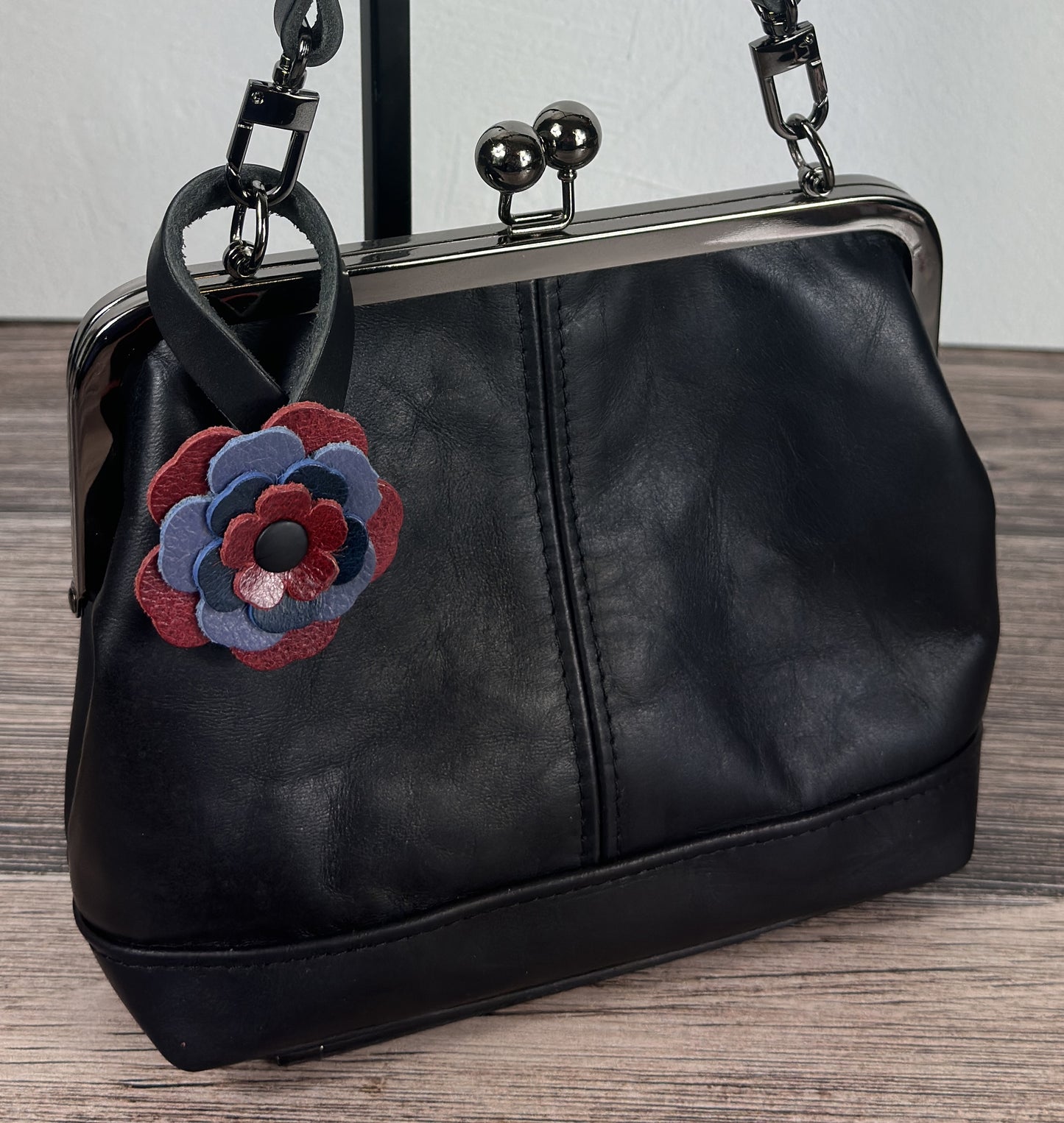 Leather Princess Anne Kiss Lock Purse