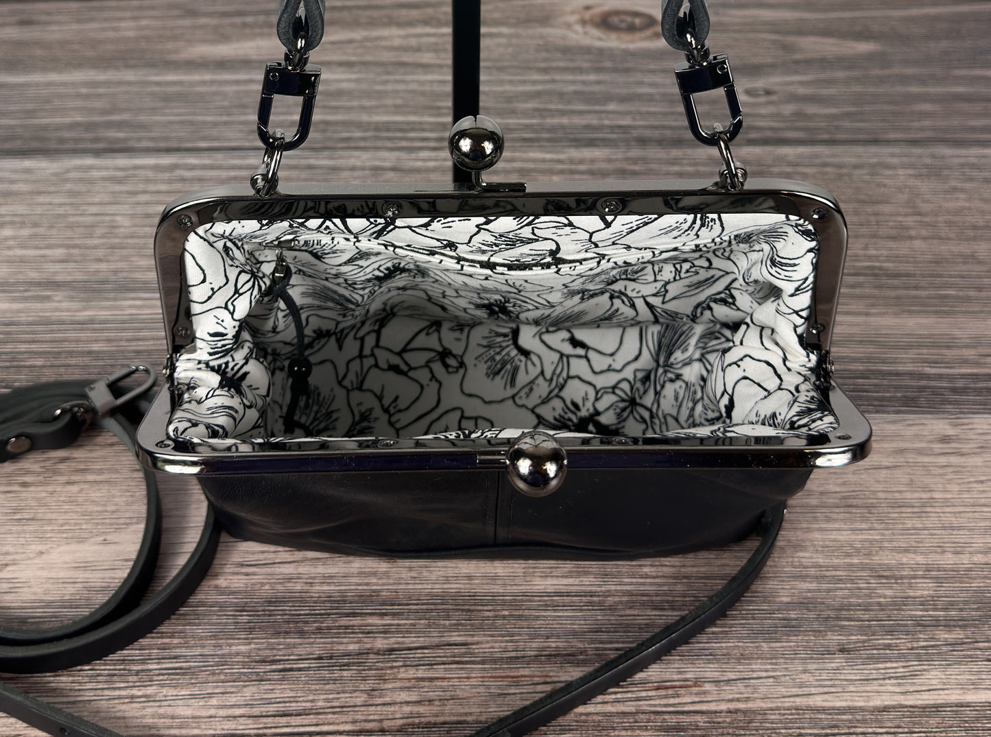 Leather Princess Anne Kiss Lock Purse
