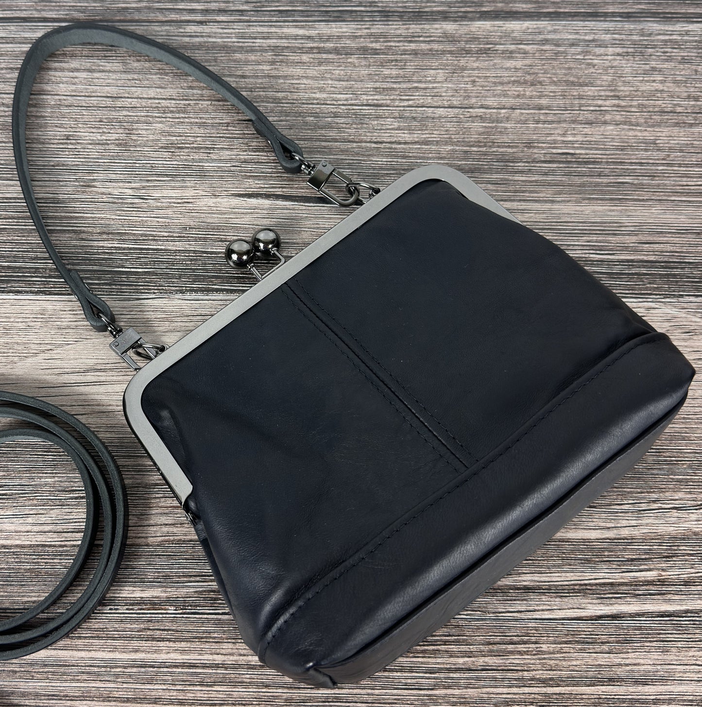 Leather Princess Anne Kiss Lock Purse