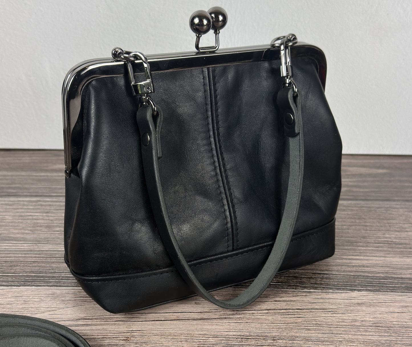 Leather Princess Anne Kiss Lock Purse