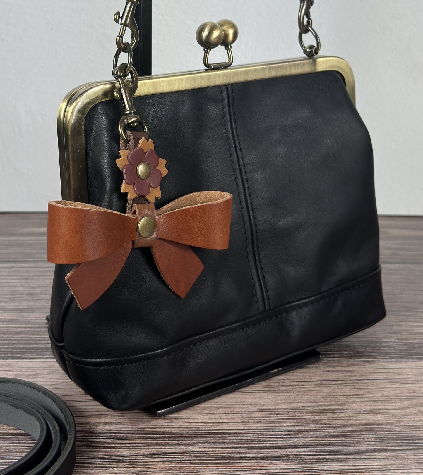 Leather Princess Anne Kiss Lock Purse