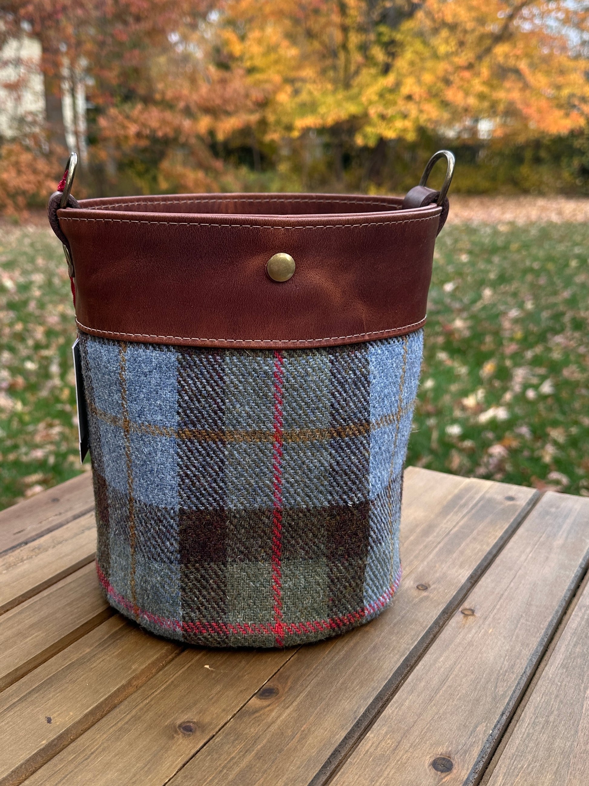 Harris Tweed® Lighthouse Crossbody round bag with flat bottom